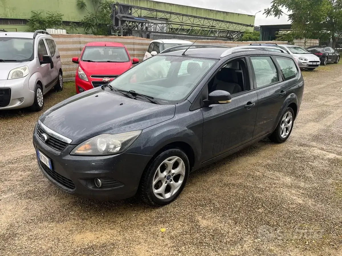 Usata Ford Focus 109 CV (80 kW) 2011 Blu Berlina