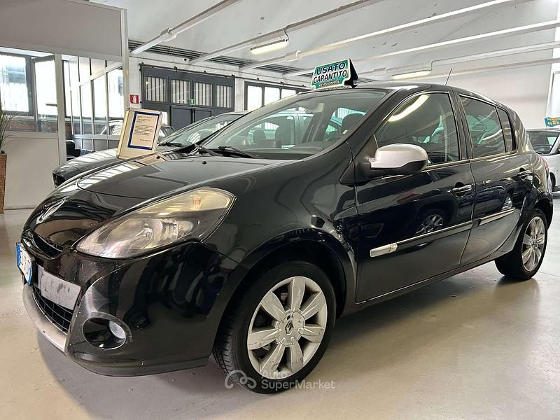 Nero Usata 2012 Renault Clio III Dynamique Tre volumi | 5490 € (Molto cara) - Immagine 1/4