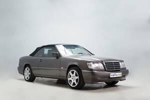 Usata Mercedes E300 220 CV (161 kW) 1992 Grigio Cabrio