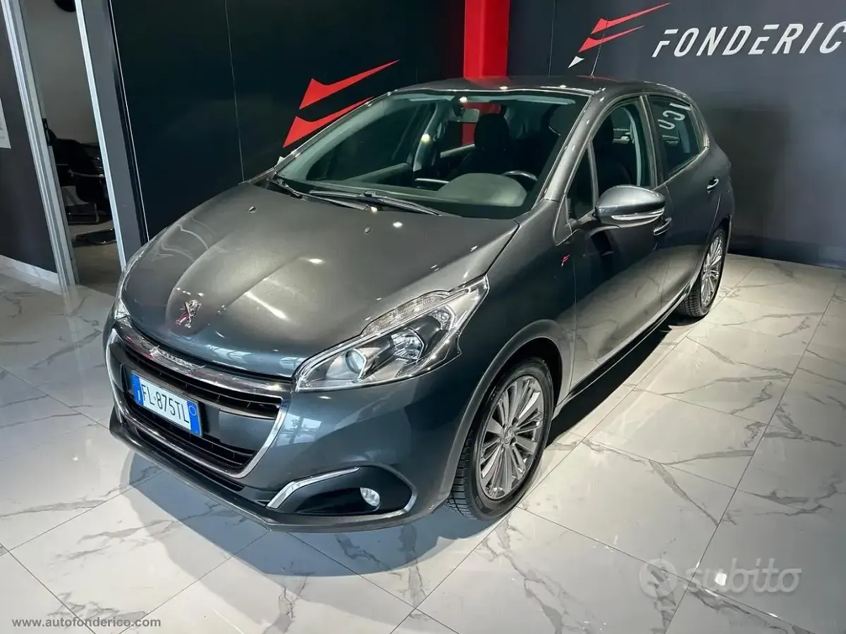 Usata Peugeot 208 Allure 82 CV (60 kW) 2017 Grigio Utilitaria