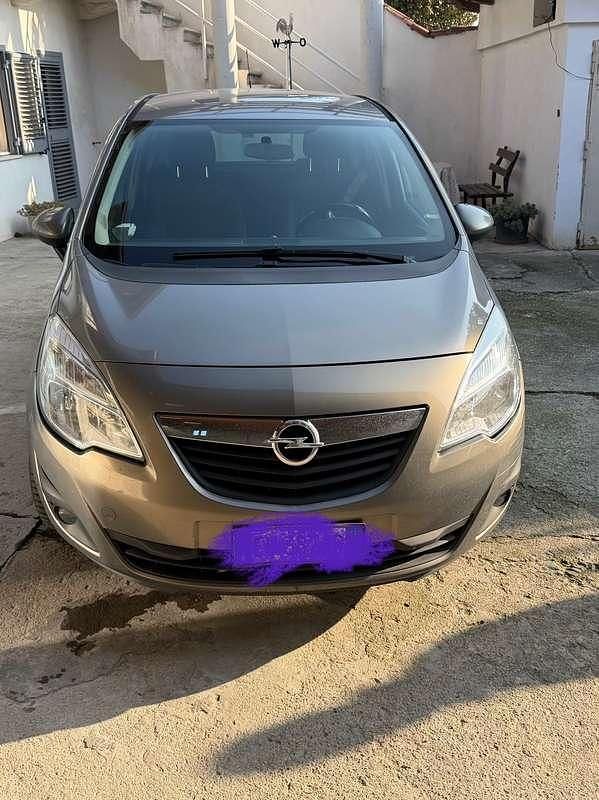 Usata Opel Meriva Cosmo 95 CV (69 kW) 2011 Marrone Monovolume