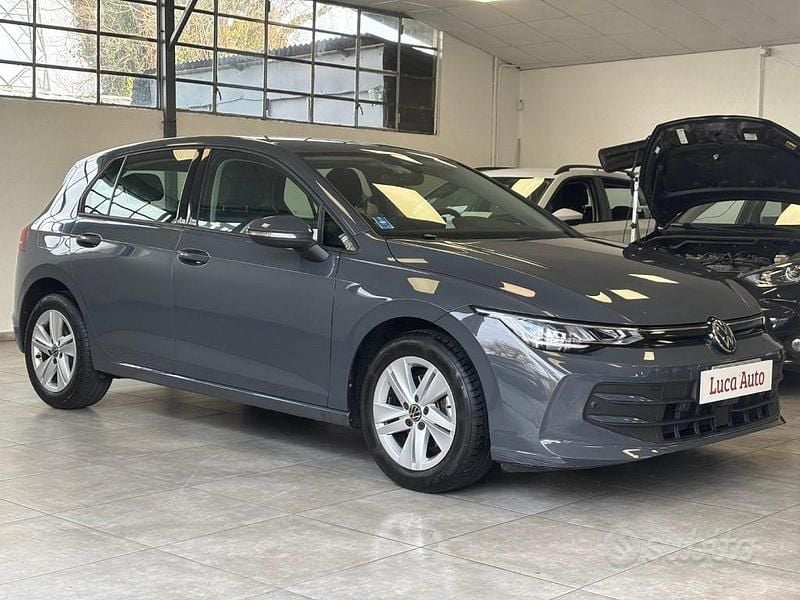 Usata VW Golf VIII 116 CV (85 kW) 2025 Grigio scuro Berlina