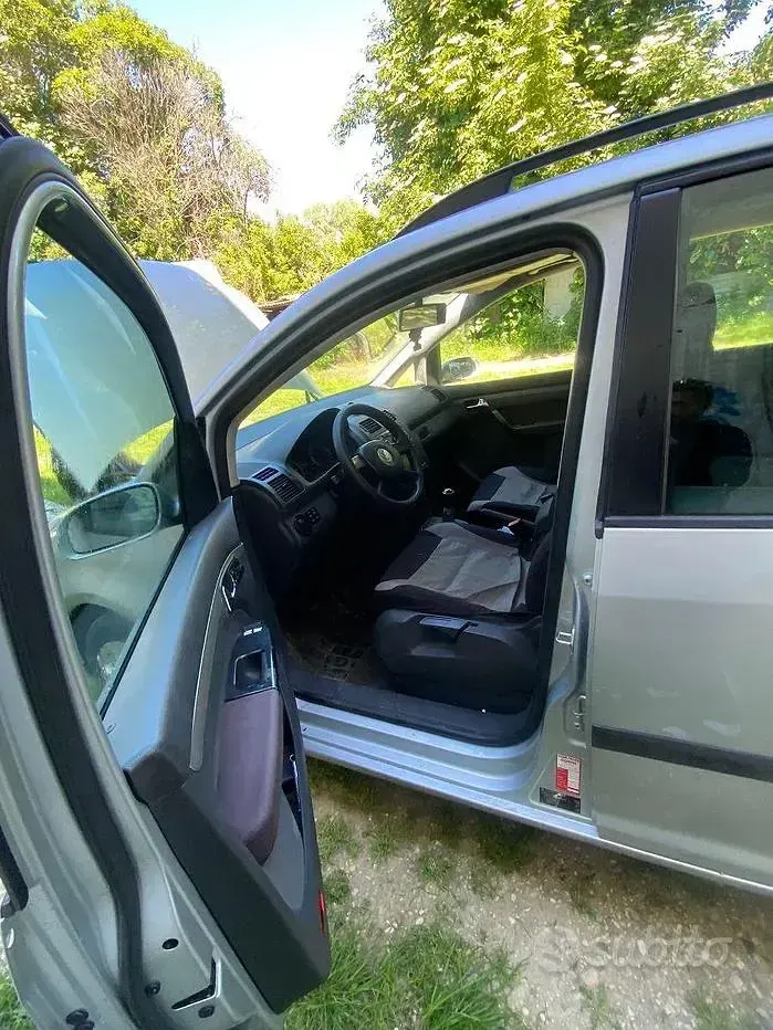 Usata VW Touran 101 CV (74 kW) 2005 Grigio Monovolume