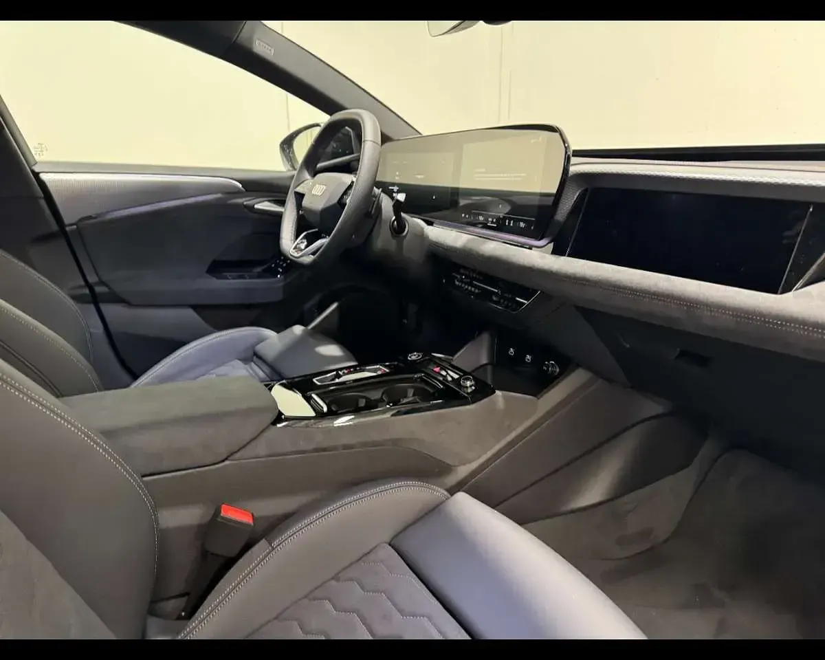 Usata Audi A6 e-tron S-Line 119 kW (163 CV) 2025 Grigio daytona perlato Coupé
