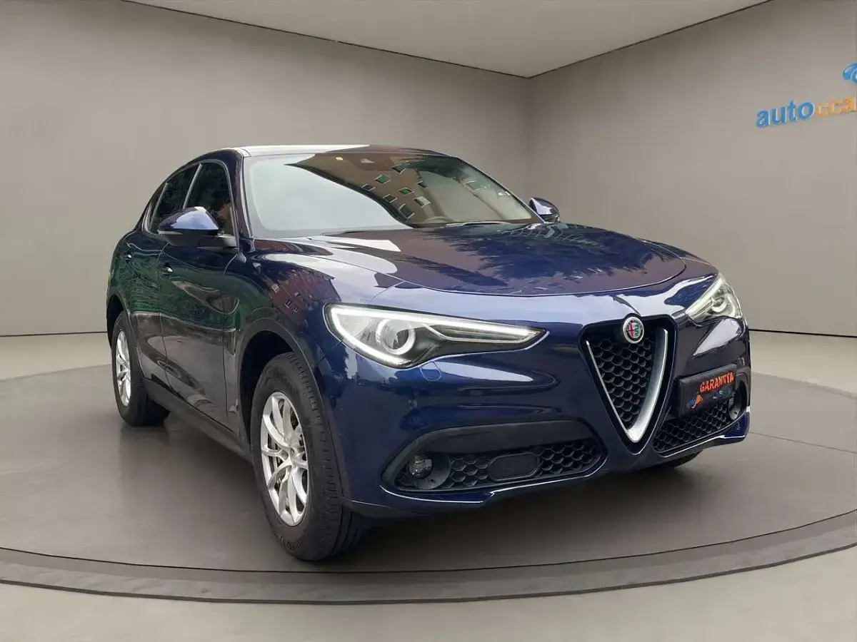 Usata Alfa Romeo Stelvio Business 179 CV (131 kW) 2018 Blu/azzurro SUV
