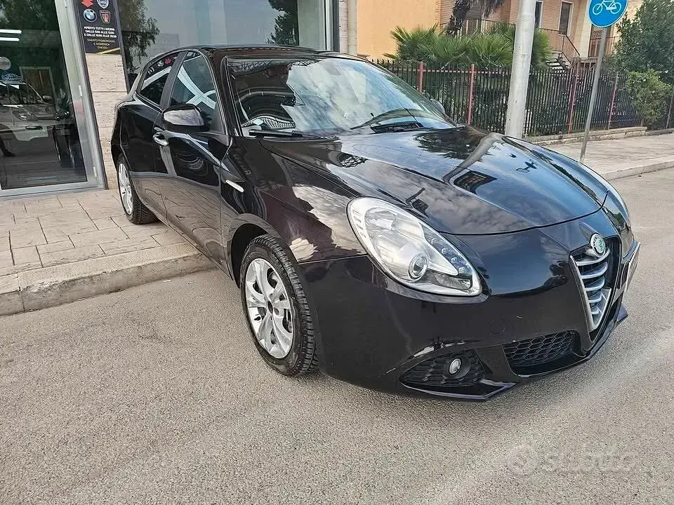 Usata Alfa Romeo Giulietta Distinctive 140 CV (102 kW) 2011 Nero Utilitaria