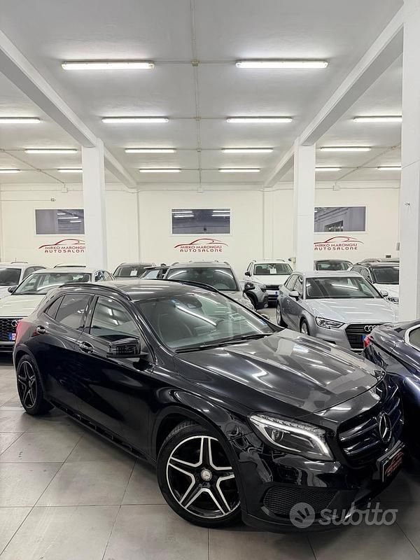 Usado Mercedes GLA200 Premium 136 CV (100 kW) 2016 Negro SUV