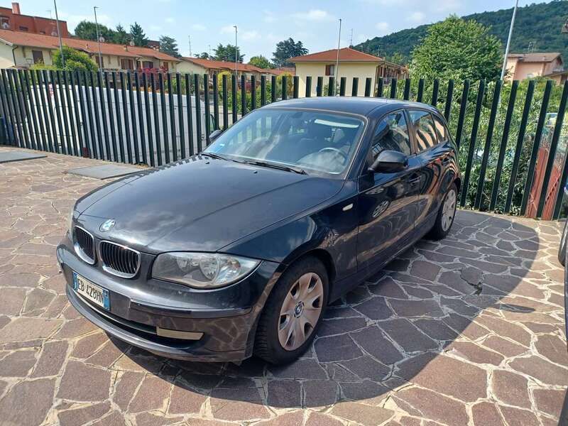 Nero Usata 2010 BMW 118 Due volumi | 1900 € (Super prezzo) - Immagine 1/4