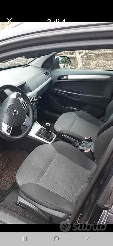 Usata Opel Astra 110 CV (80 kW) 2010 Nero Station wagon