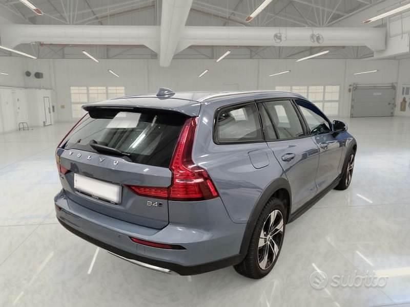 Usata Volvo V60 CC Ultimate 197 CV (144 kW) 2022 Grigio Station wagon