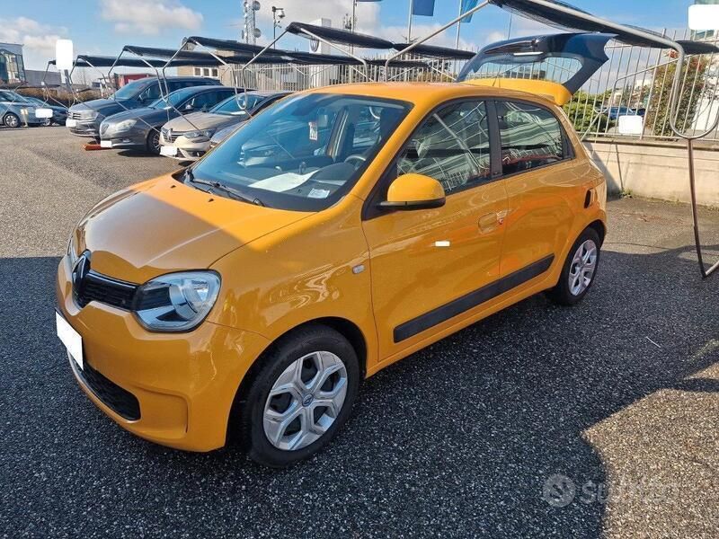 Giallo Usata 2021 Renault Twingo Zen Due volumi | 11.800 € (Buon prezzo) - Immagine 1/4