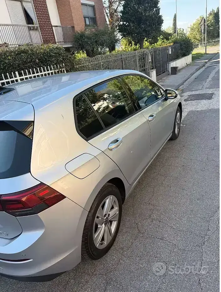 Usata VW Golf VIII Highline 110 CV (80 kW) 2024 Grigio Berlina