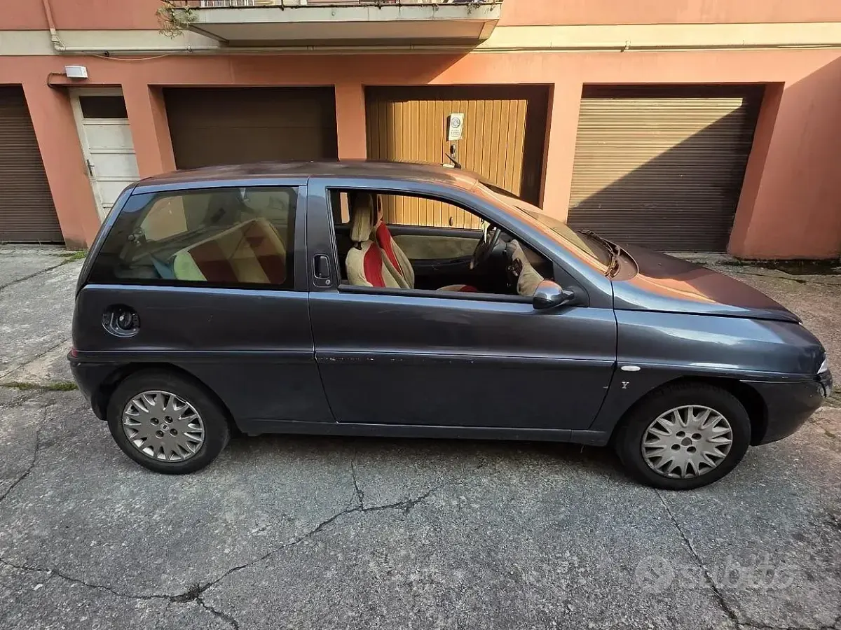 Usata Lancia Ypsilon 60 CV (44 kW) 2002 Utilitaria