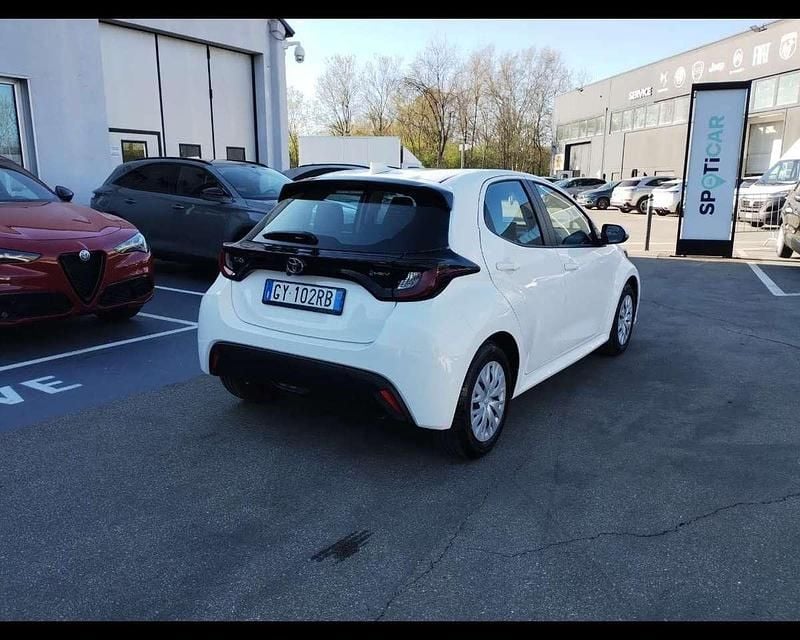 Second-hand Toyota Yaris Hybrid Active 92 CP (67 kW) 2025 Alb Berlinǎ