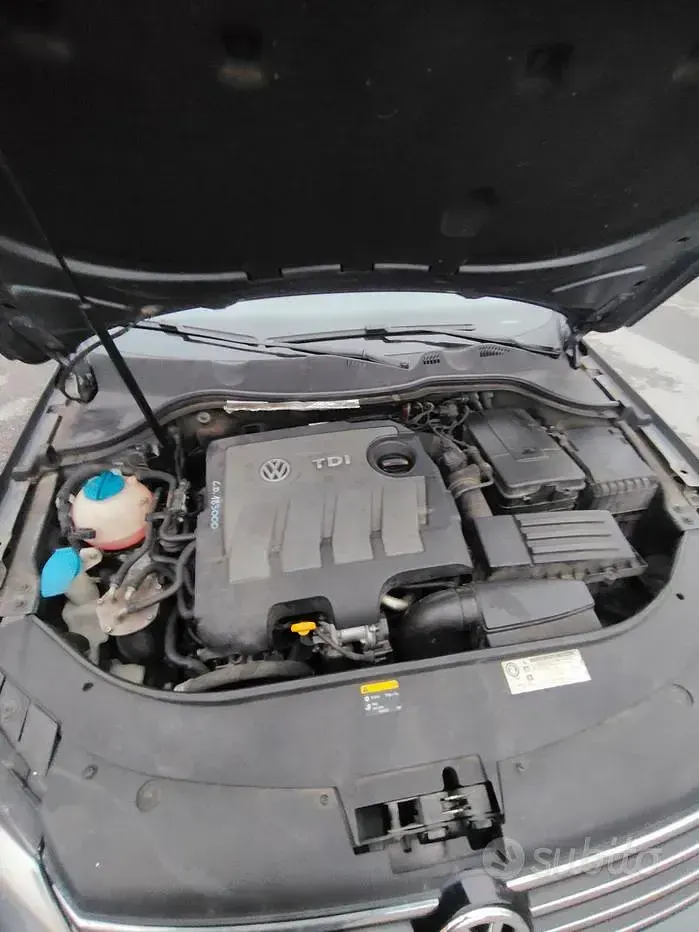 Usata VW Passat 105 CV (77 kW) 2013 Blu Station wagon