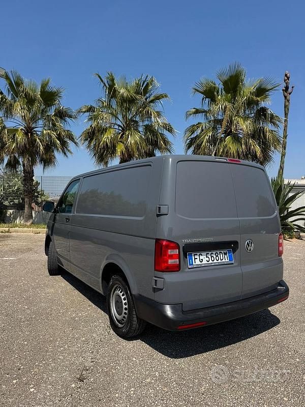 Usata VW Transporter 150 CV (110 kW) 2016 Grigio Furgone