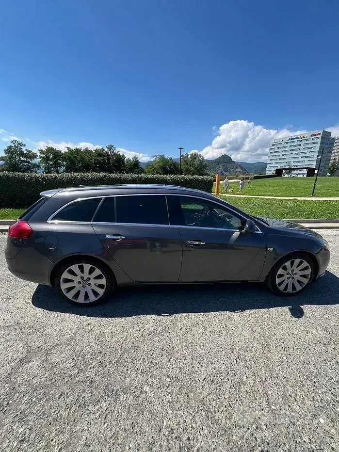 Usata Opel Insignia 160 CV (117 kW) 2010 Grigio Station wagon