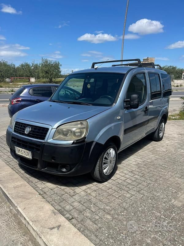 Usata Fiat Doblò 103 CV (75 kW) 2010 Blu Monovolume