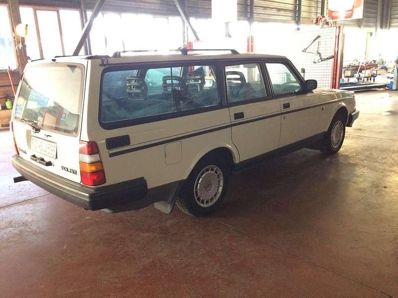 Usata Volvo Polar 109 CV (80 kW) 1992 Bianco Station wagon