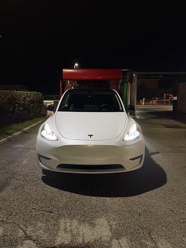 Bianco Usata 2022 Tesla Model Y RWD SUV | 32.000 € (Buon prezzo) - Immagine 1/4