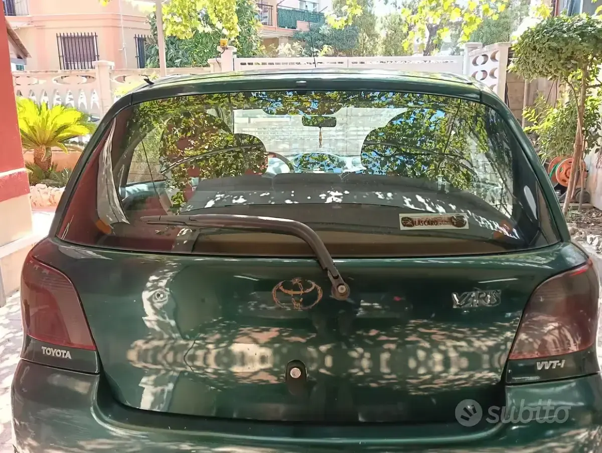 Usata Toyota Yaris Sol 68 CV (50 kW) 2002 Verde Berlina