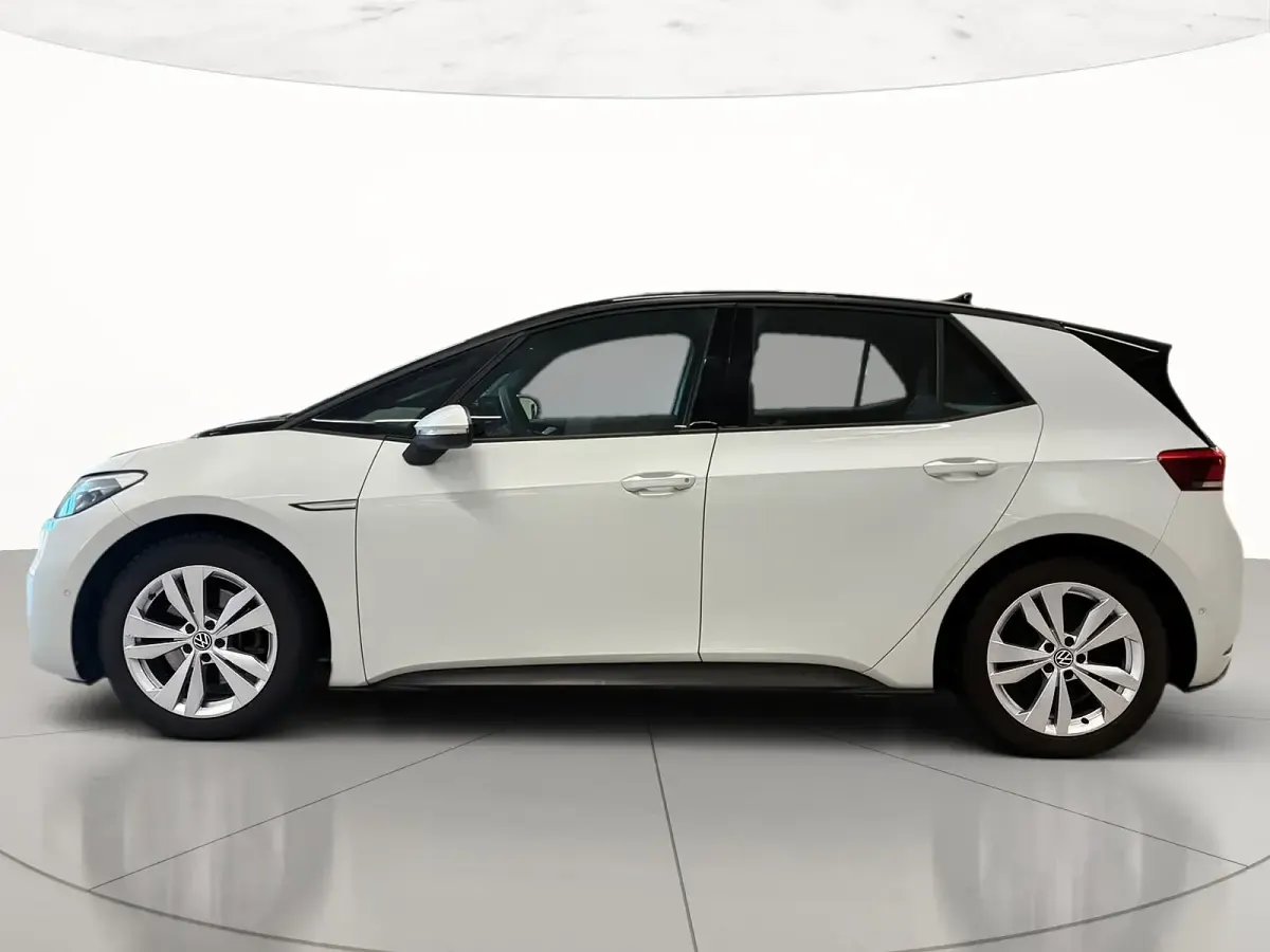 Usata VW ID.3 Pure 110 kW (150 CV) 2022 Glacier white metallizzato nero Utilitaria