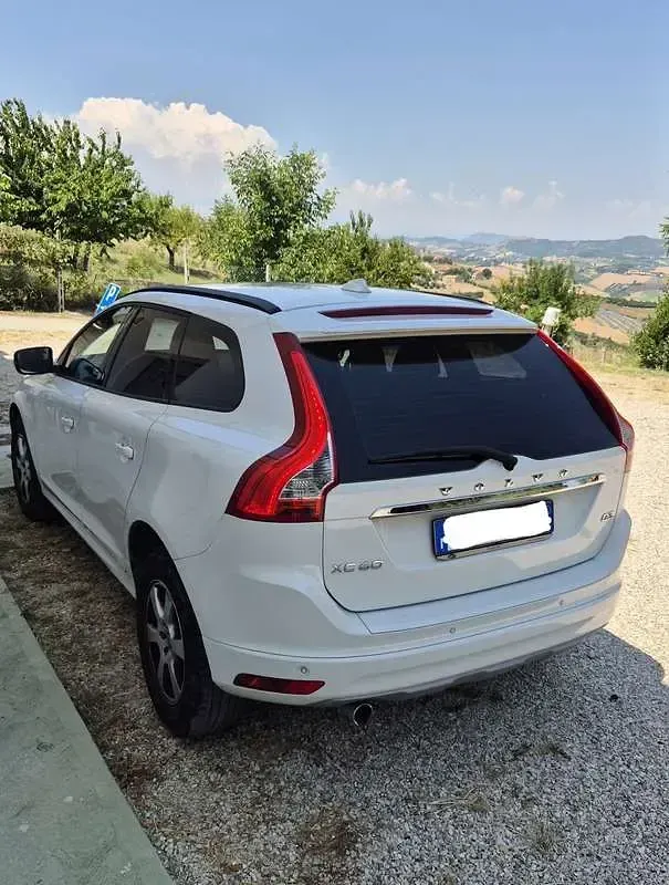 Usata Volvo XC60 Business Edition 150 CV (110 kW) 2017 Bianco SUV