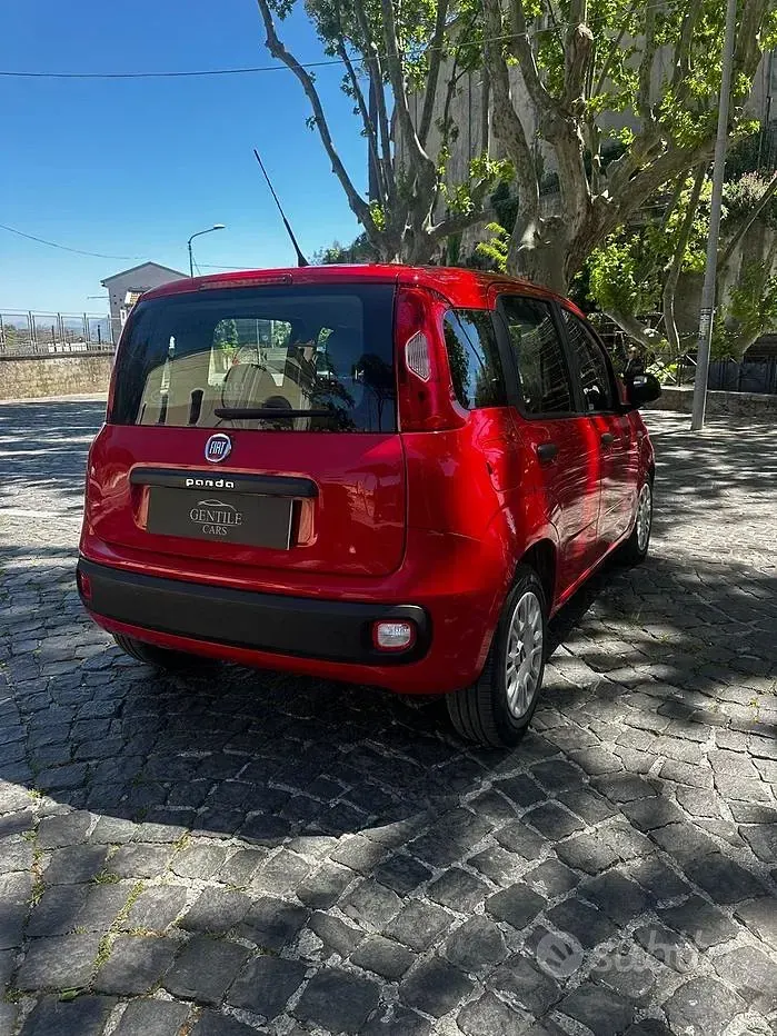 Usata Fiat Panda Lounge 95 CV (69 kW) 2017 Rosso Utilitaria