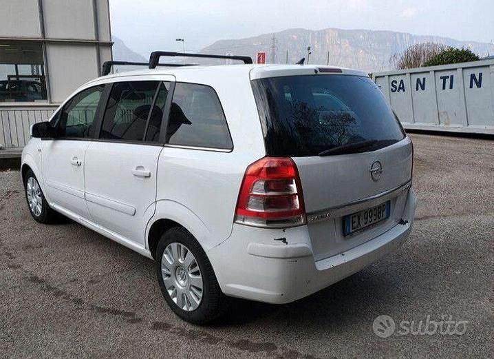 Usata Opel Zafira 150 CV (110 kW) 2011 Bianco Monovolume