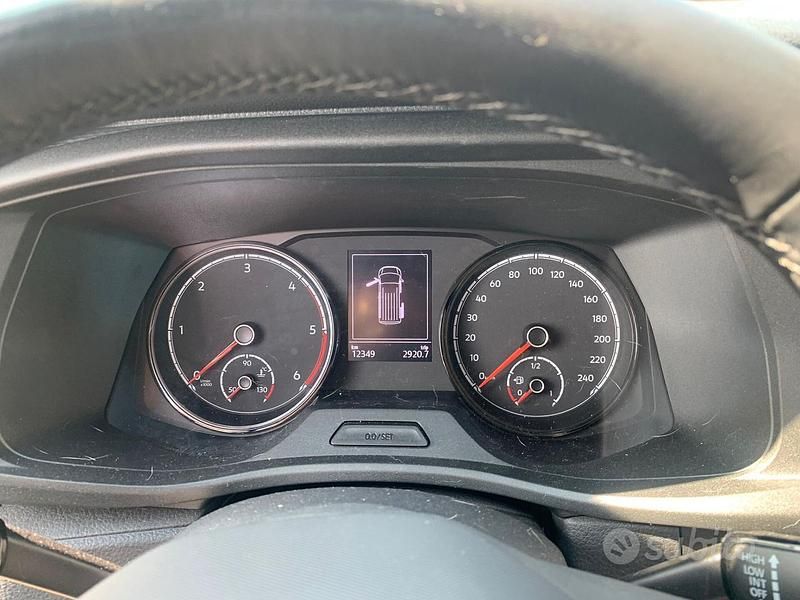 Usata VW California Beach 150 CV (110 kW) 2024 Grigio Furgone