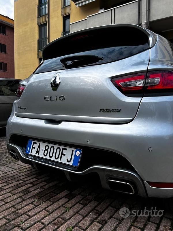 Usado Renault Clio IV R.S. 215 CV (158 kW) 2015 Gris Berlina