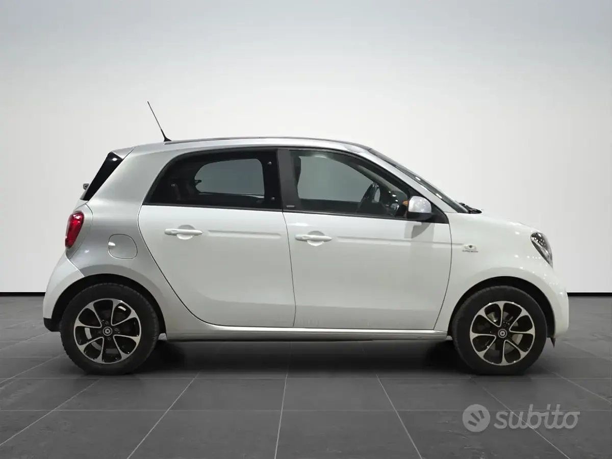 Usata Smart ForFour Passion 71 CV (52 kW) 2015 Bianco Utilitaria
