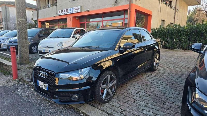 Nero Usata 2013 Audi A1 Admired Due volumi | 8900 € (Buon prezzo) - Immagine 1/4