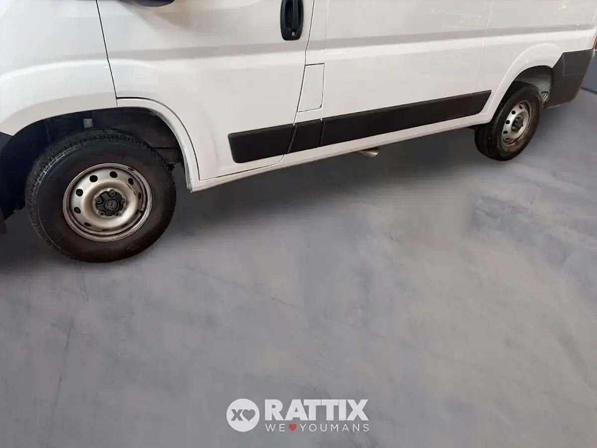 Usata Peugeot Boxer 140 CV (102 kW) 2024 Kaolin white Furgone