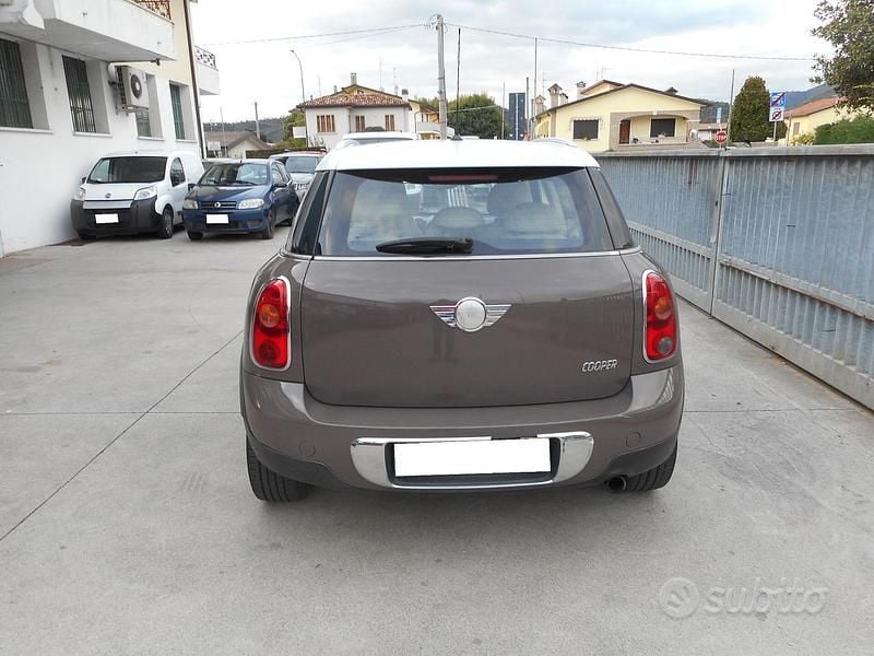 Usata Mini Cooper Countryman 122 CV (89 kW) 2011 Marrone SUV
