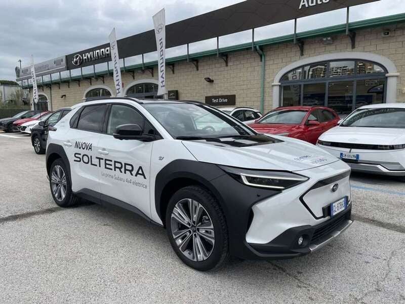 Usata Subaru Solterra 160 kW (218 CV) 2022 Bianco perlato SUV