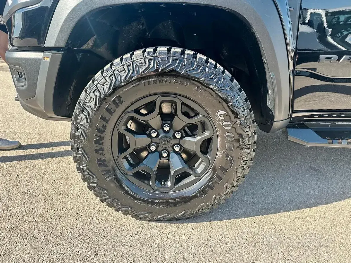 Usata RAM 1500 712 CV (523 kW) 2022 Nero Pick-up