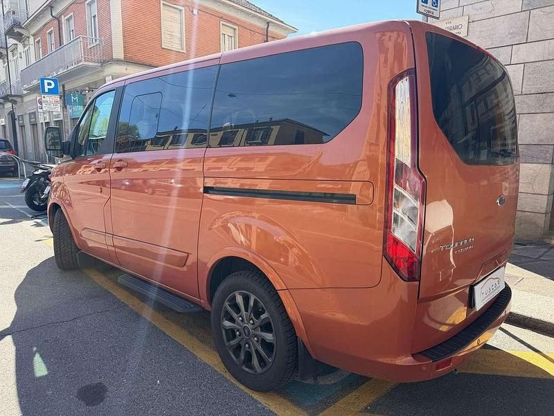 Usata Ford Tourneo Trend 170 CV (125 kW) 2018 Arancione Monovolume
