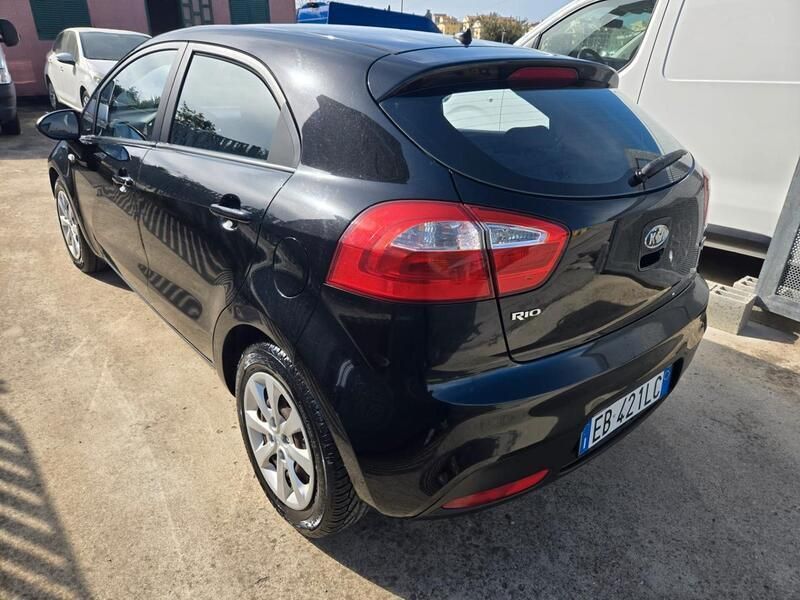 Usata Kia Rio 90 CV (66 kW) 2012 Nero Berlina