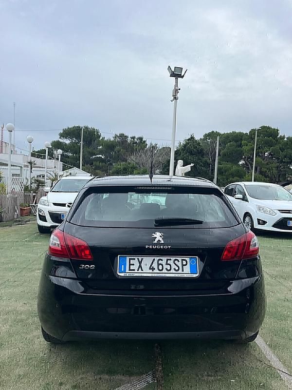 Usata Peugeot 308 Access 92 CV (67 kW) 2014 Nero Berlina
