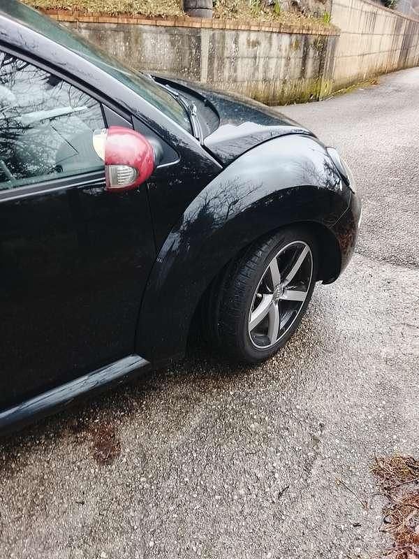 Usata VW New Beetle 105 CV (77 kW) 2008 Nero Utilitaria