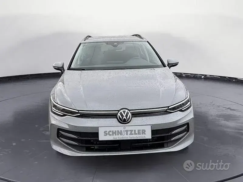Usata VW Golf VIII Life 116 CV (85 kW) 2025 Grigio Station wagon