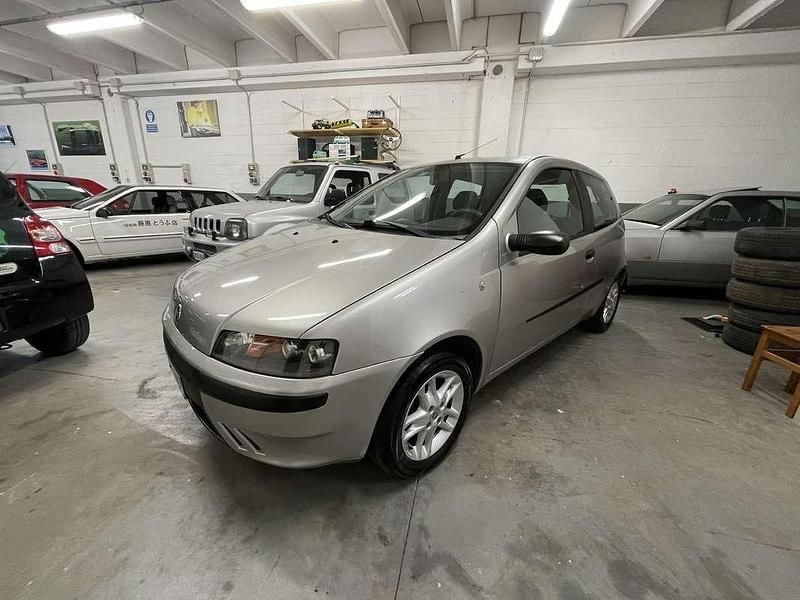 Usata Fiat Punto 80 CV (58 kW) 2000 Argento Berlina