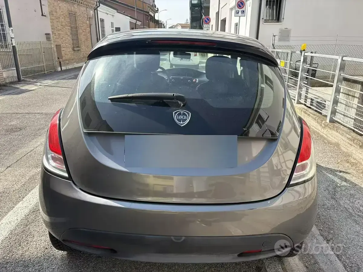 Usata Lancia Ypsilon 95 CV (69 kW) 2011 Grigio Utilitaria