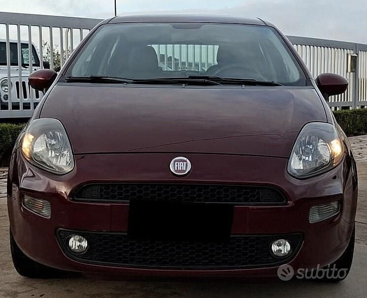 Usata Fiat Grande Punto 78 CV (57 kW) 2012 Rosso Utilitaria