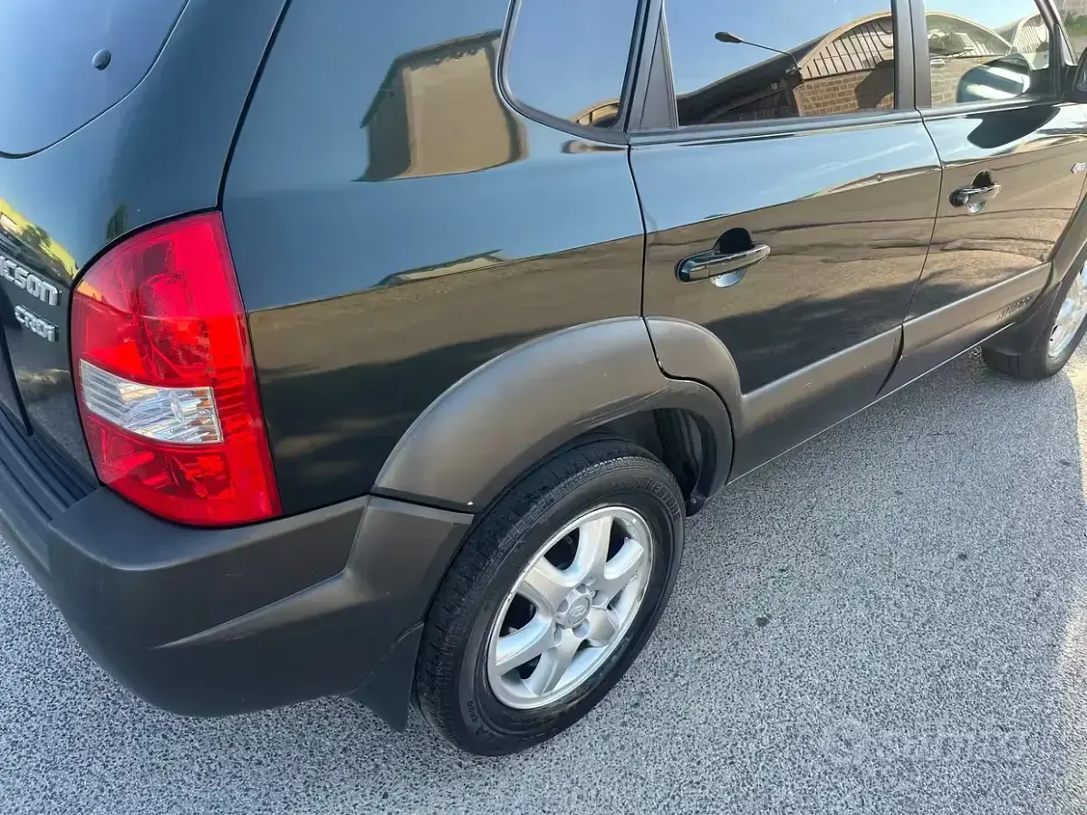 Usata Hyundai Tucson Dynamiq 112 CV (82 kW) 2005 Nero SUV