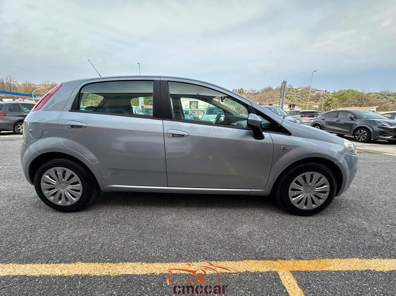 Usata Fiat Grande Punto Emotion 89 CV (65 kW) 2008 Argento Utilitaria