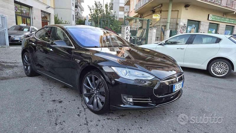 Usata Tesla Model S 244 kW (333 CV) 2015 Nero Utilitaria