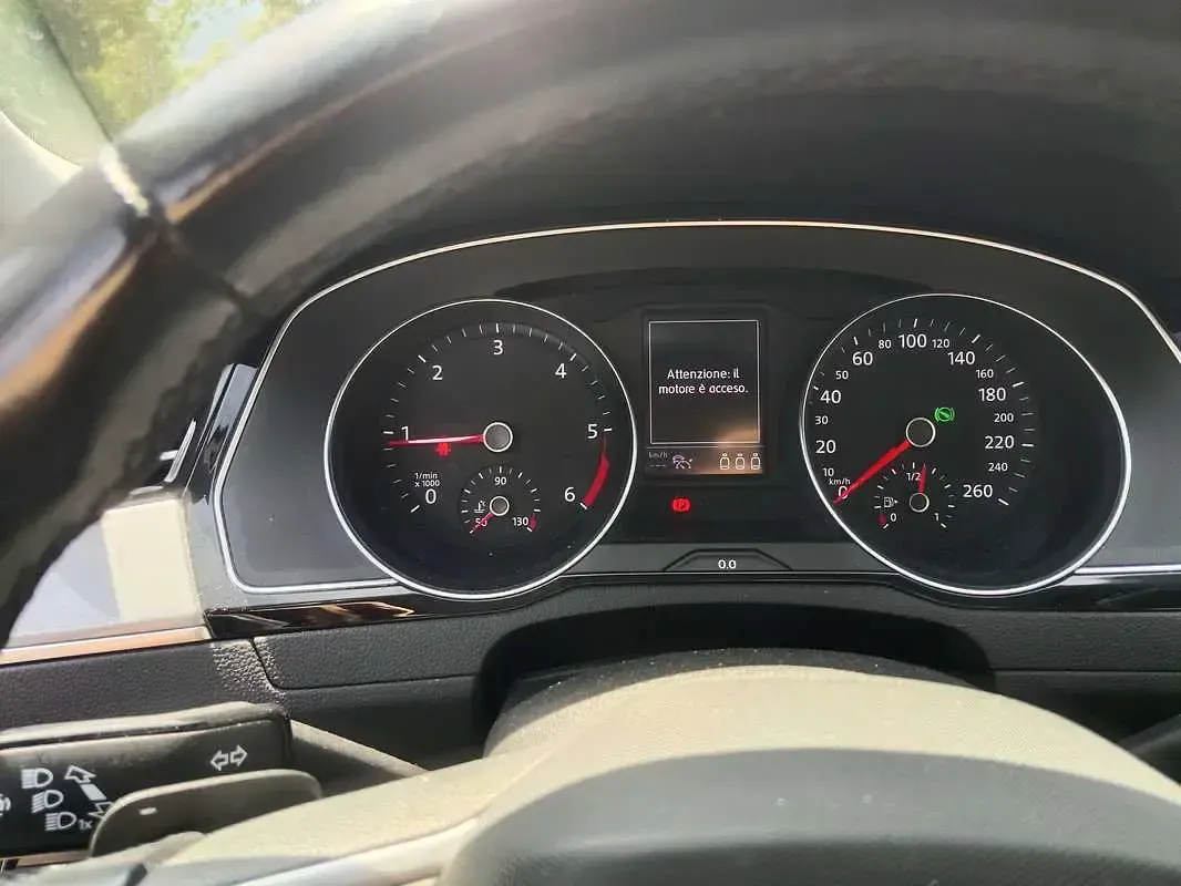 Usata VW Passat Business 122 CV (89 kW) 2021 Grigio Station wagon
