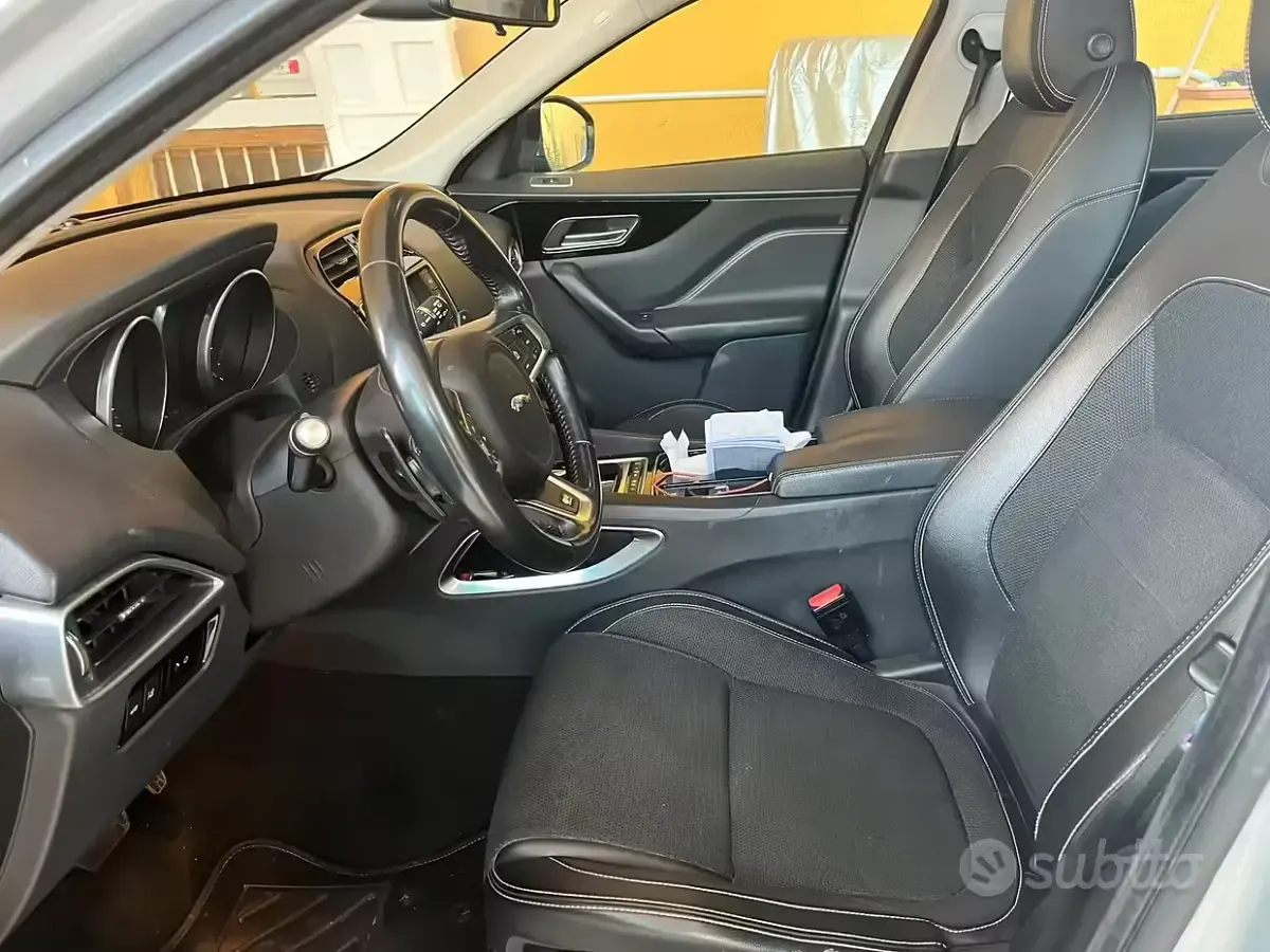 Usata Jaguar F-Pace 180 CV (132 kW) 2016 Grigio SUV